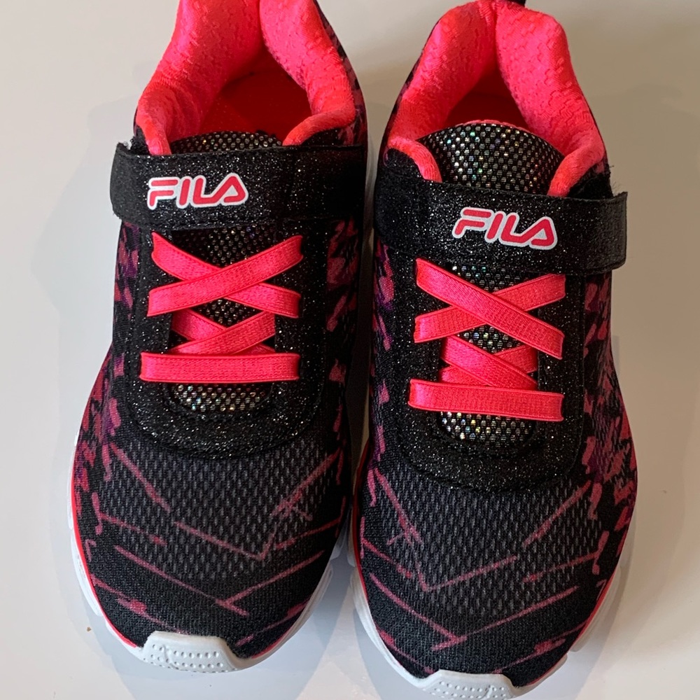 NEW! Fila black and pink sneakers